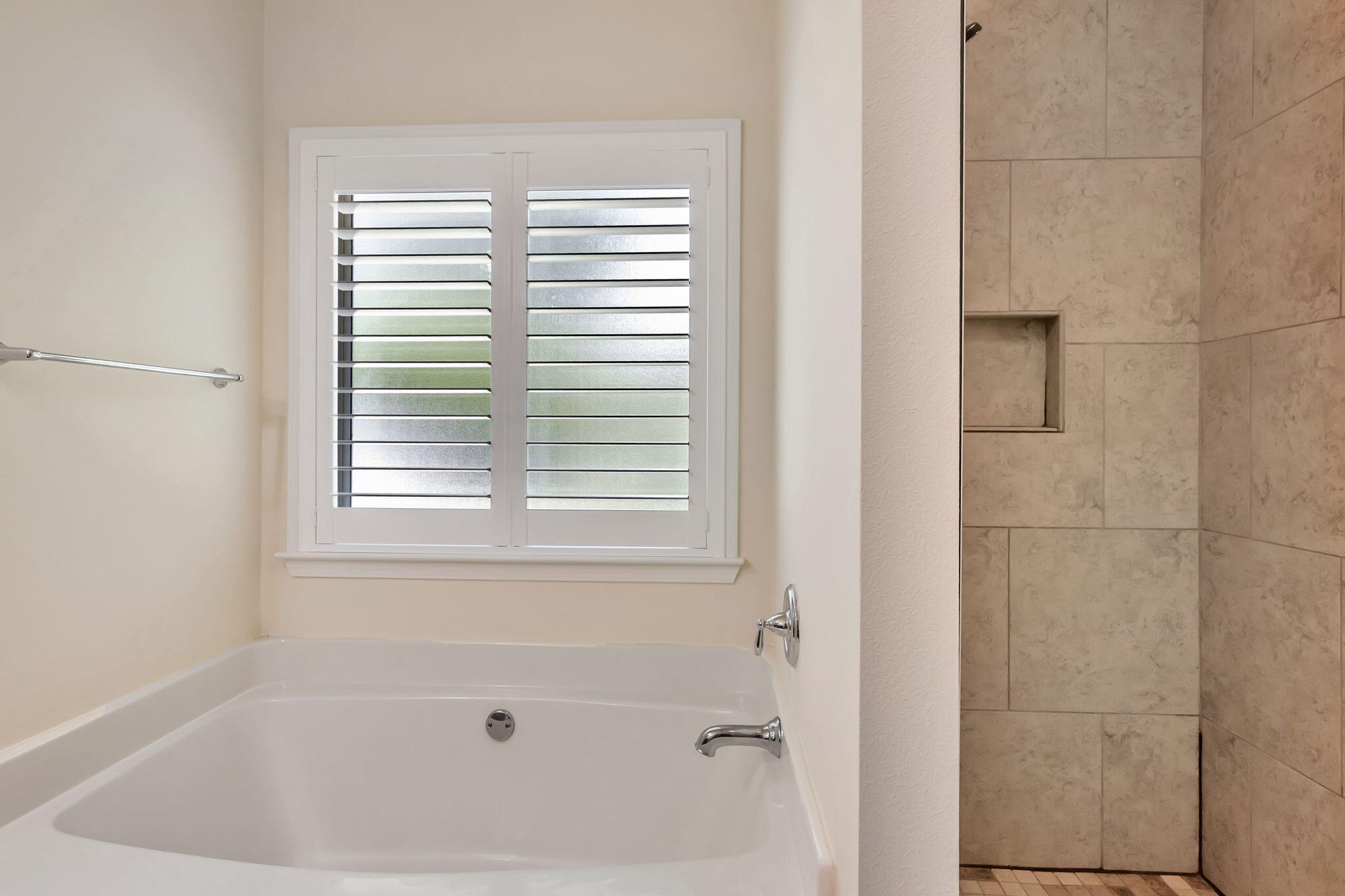 256 Cocobolo Drive Santa Rosa Beach, FL 32459 - Photo 30 of 45 a white bath tub sitting next to a window