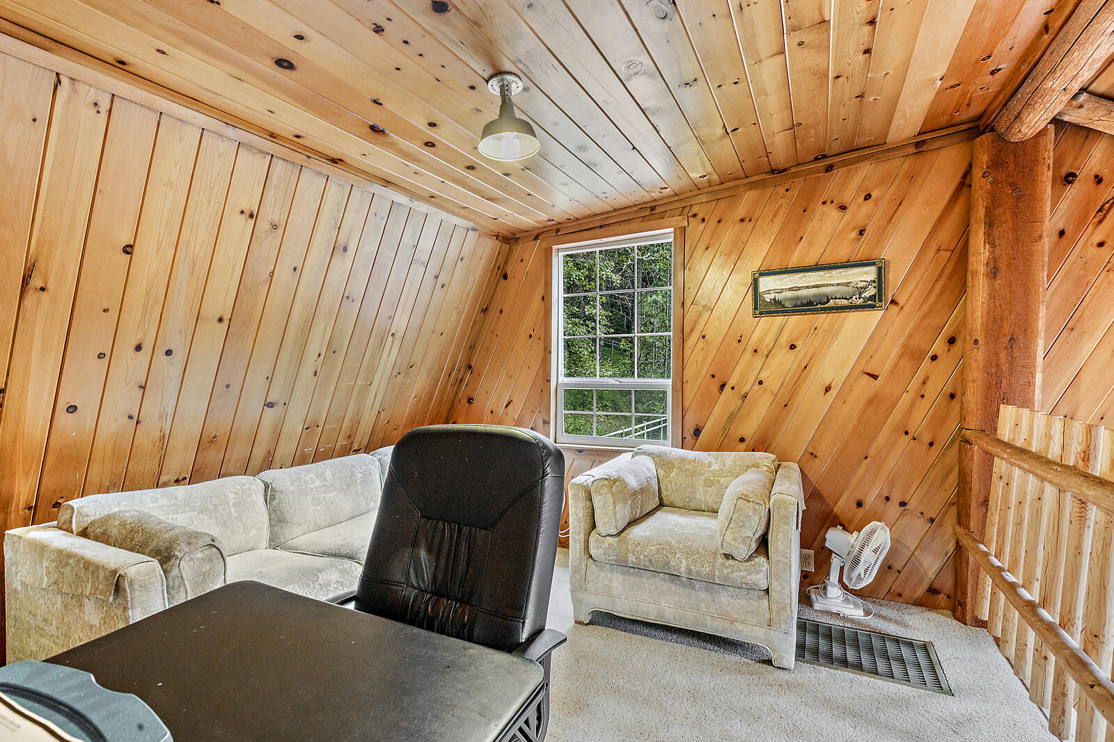 2266 Knowles Road Medford, OR 97501 - Photo 22 of 40 Office, den, or extra sleeping area upstairs