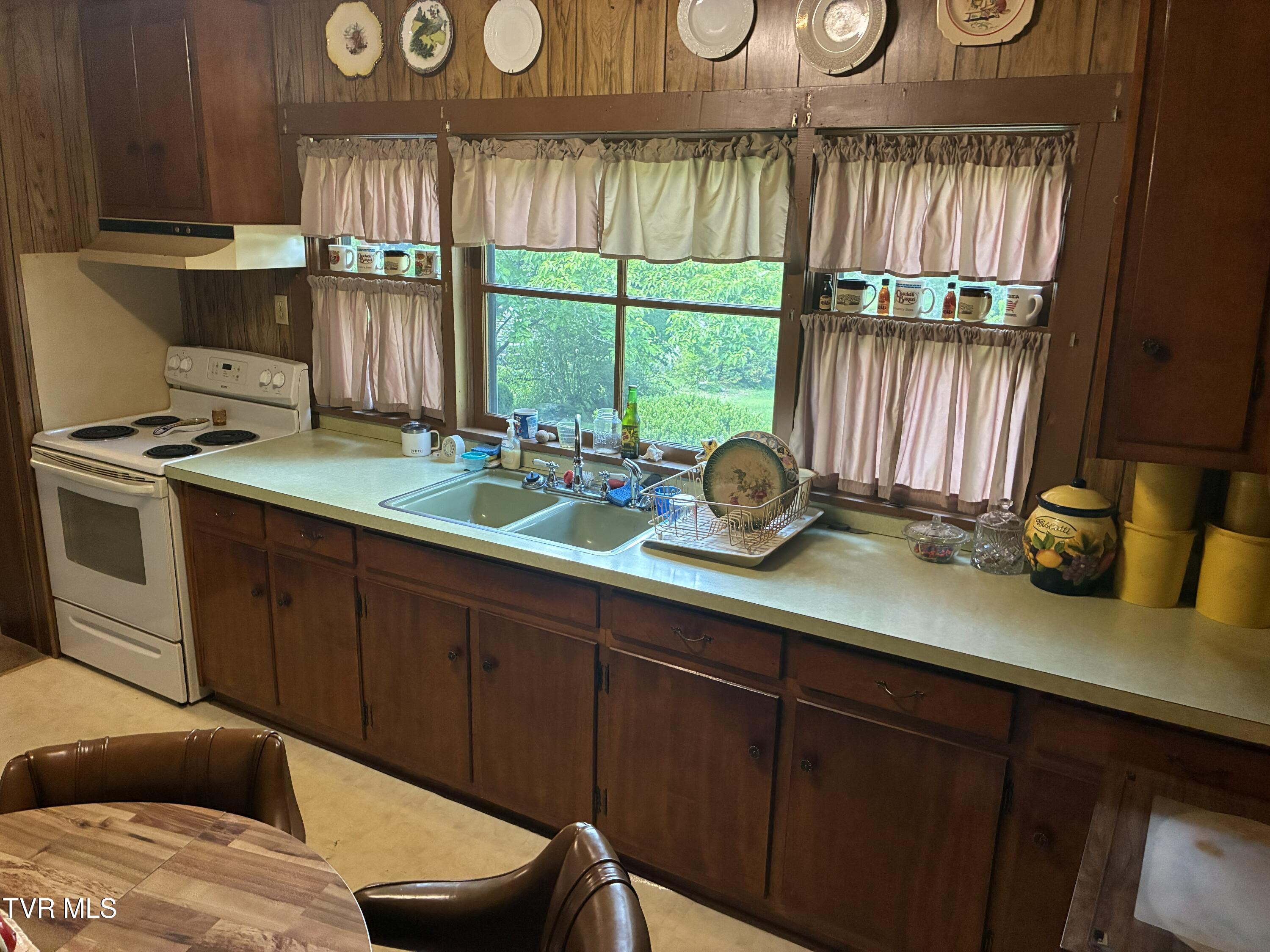 940 Middle Creek Road Afton, TN 37616 - Photo 38 of 80 interior kitchen 4