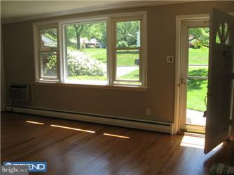 194 Dayleview Road Berwyn, PA 19312 - Photo 3 of 12 Living Room