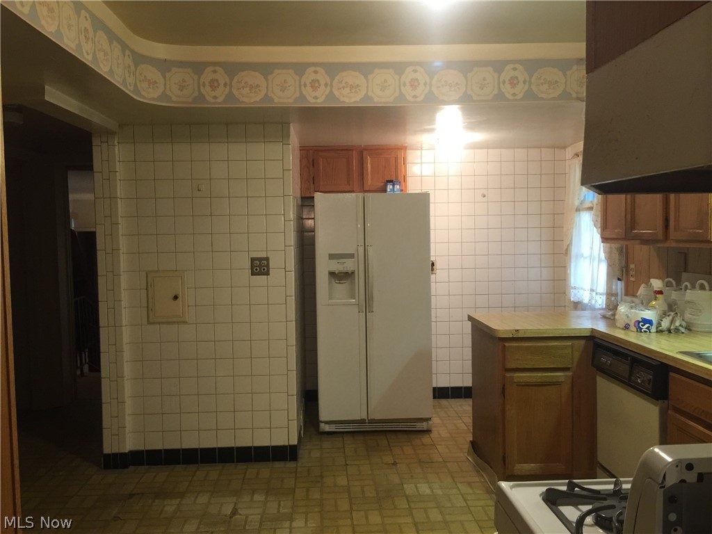 2928 Hampton Road Cleveland, OH 44120 - Photo 5 of 23