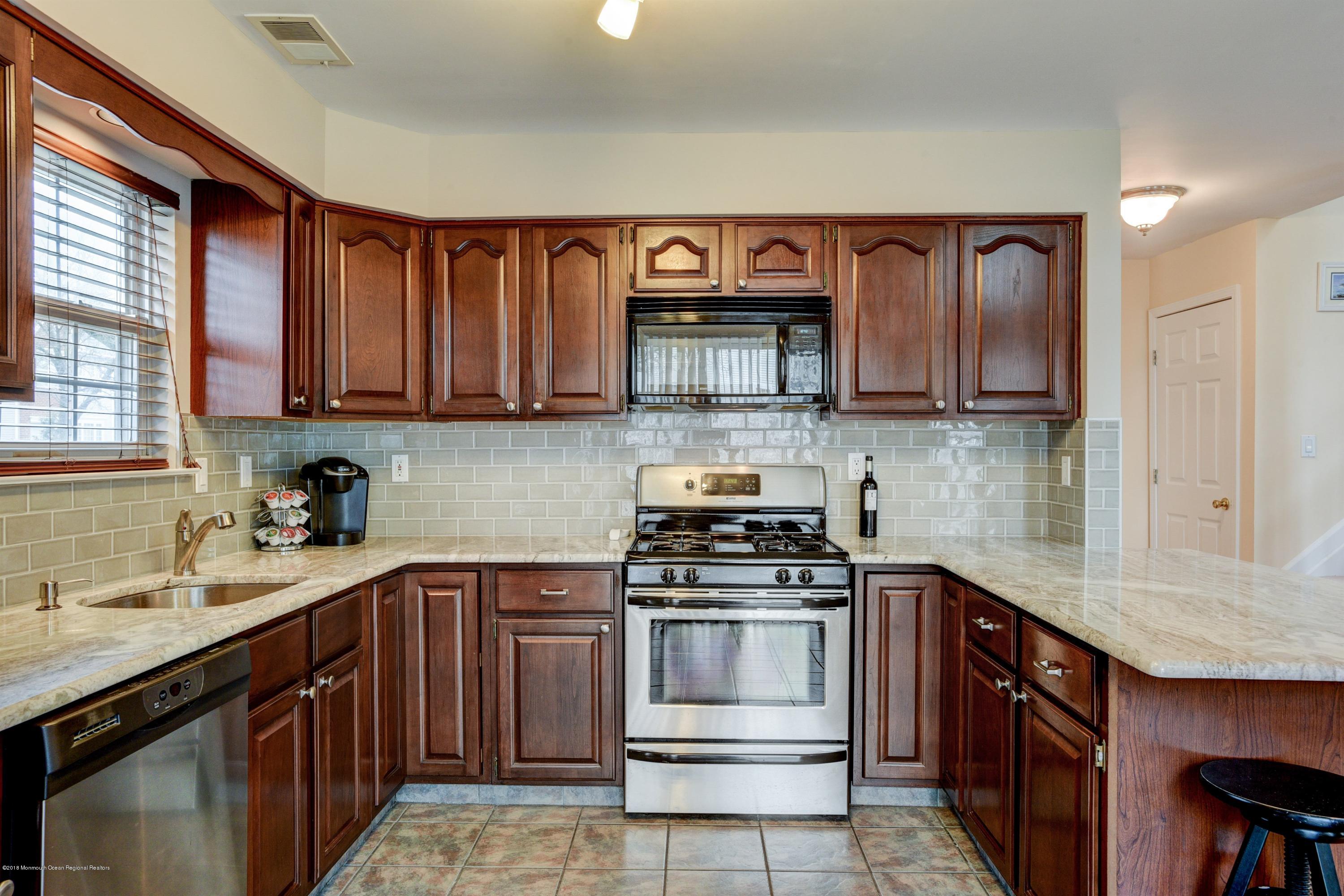 5 Oxford Road Holmdel, NJ 07733 - Photo 11 of 30 011_Kitchen