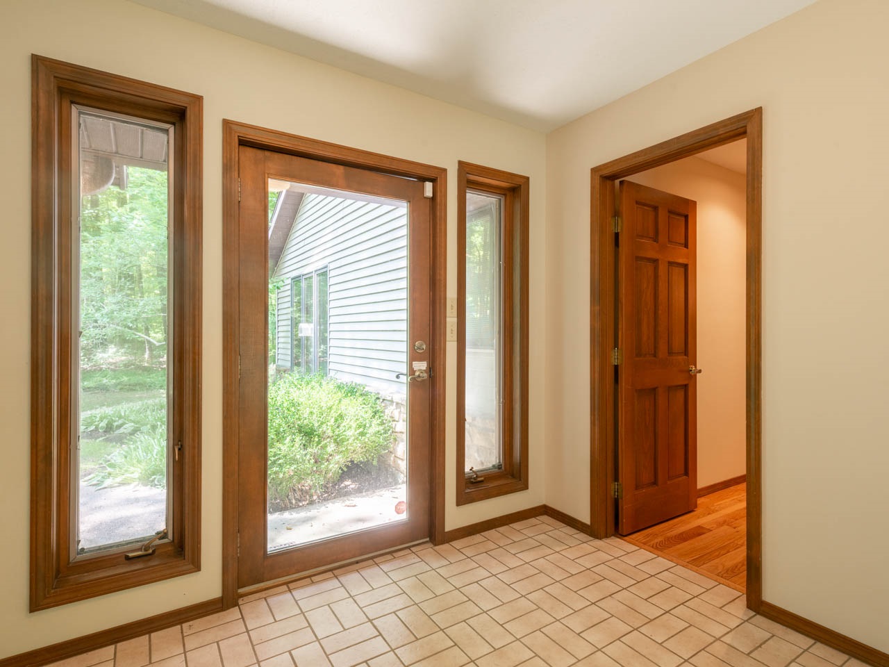 388 East Smithville Road Bloomington, IN 47401 - Photo 3 of 36 Gallery Image 3