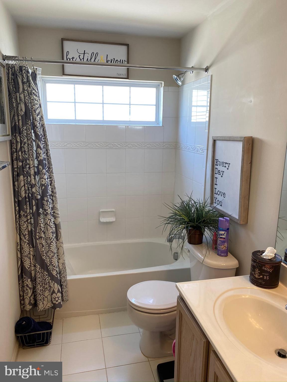 2632 Cast Off Loop Woodbridge, VA 22191 - Photo 45 of 120 Upgraded Upper Bath with Window!