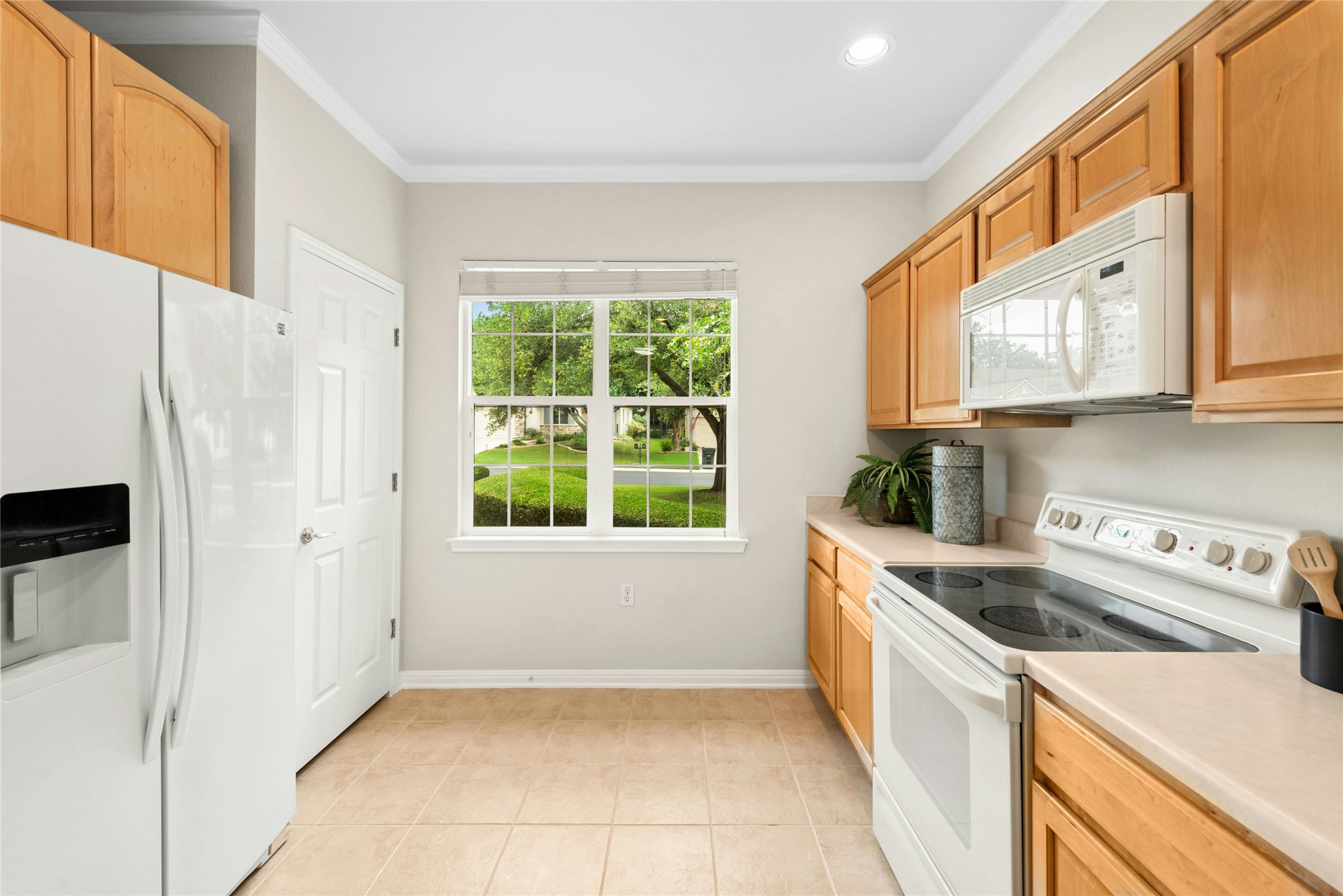 402 Colorado River Road Georgetown, TX 78633 - Photo 12 of 32 Kitchen