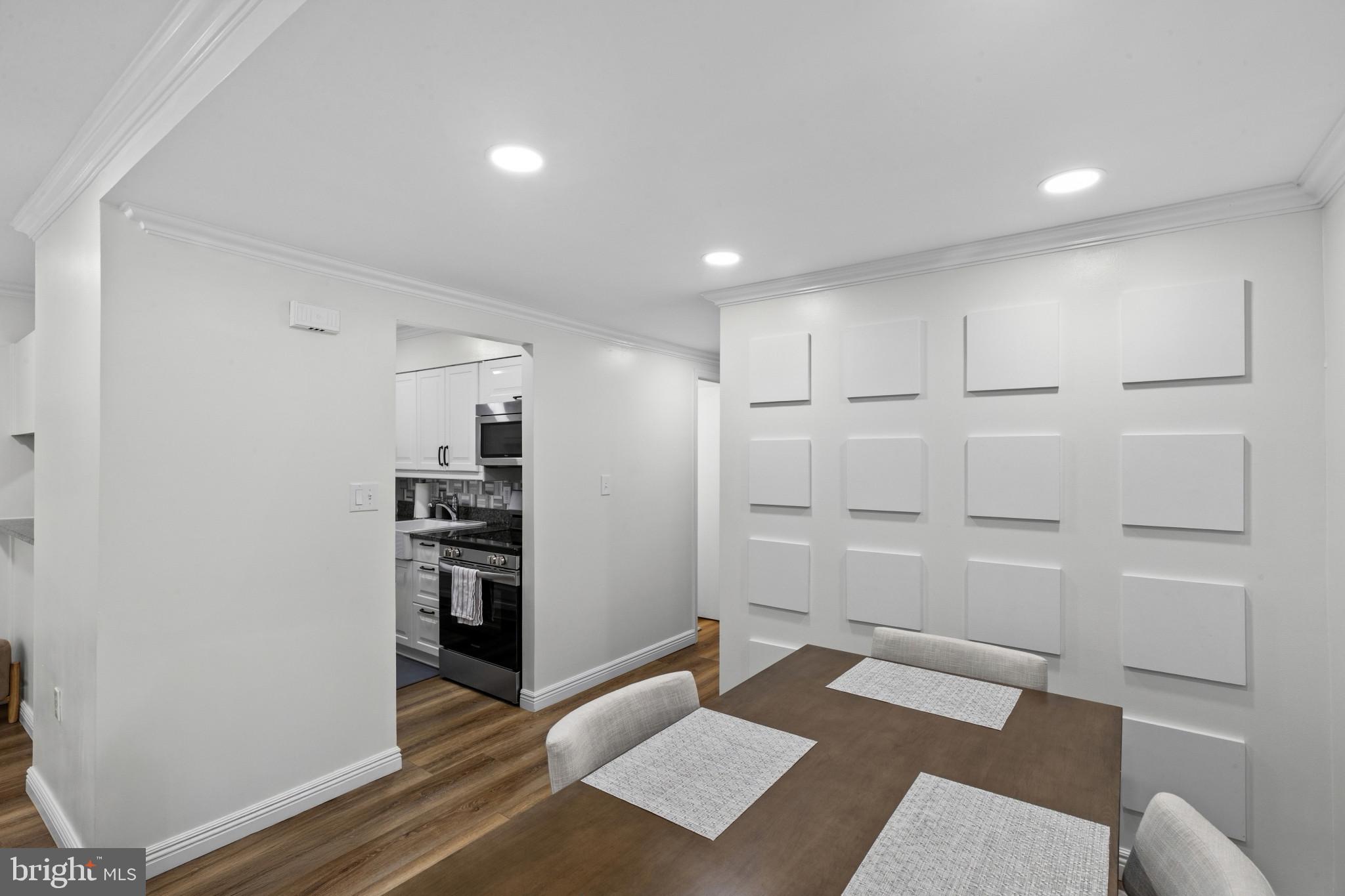 22 West Hill Street, Unit R 11 Baltimore, MD 21230 - Photo 12 of 48 Dining area with focus wall