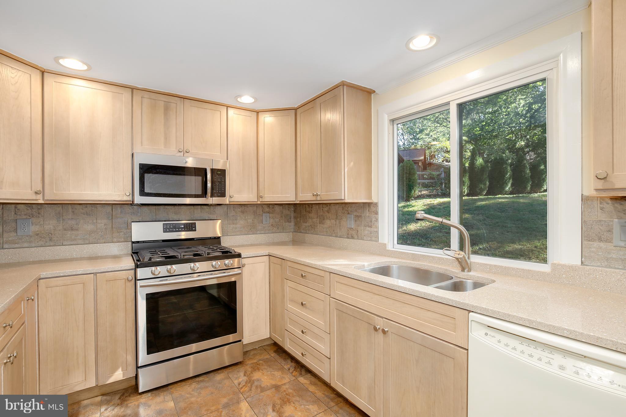 10921 Howland Drive Reston, VA 20191 - Photo 11 of 30 Kitchen