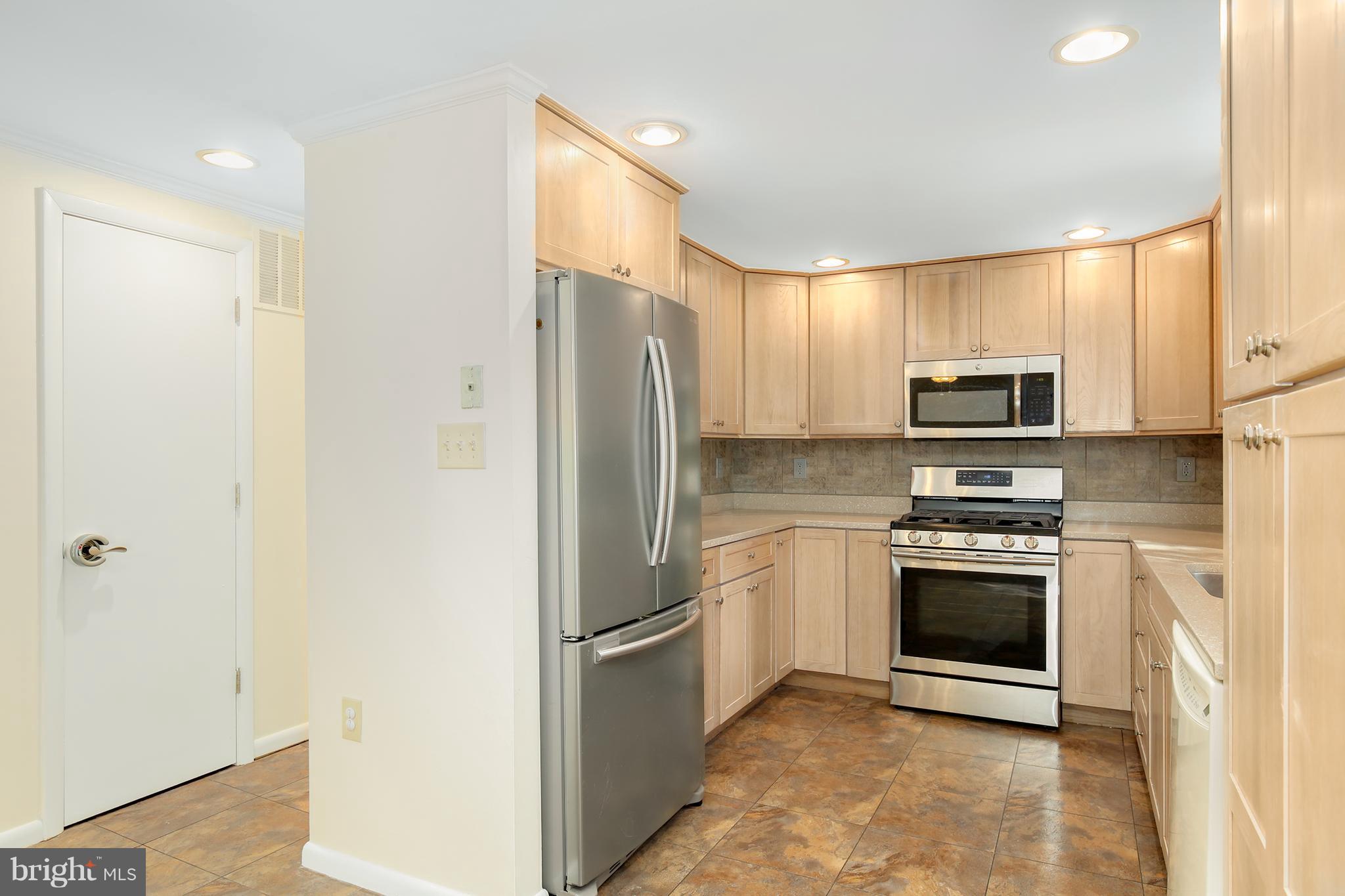 10921 Howland Drive Reston, VA 20191 - Photo 13 of 30 Kitchen