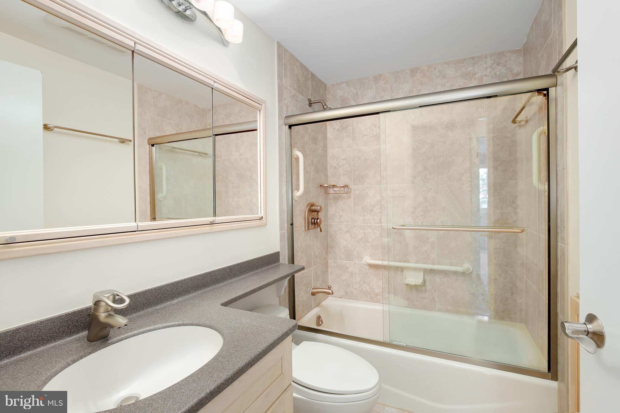 10921 Howland Drive Reston, VA 20191 - Photo 22 of 30 Bath (Master)