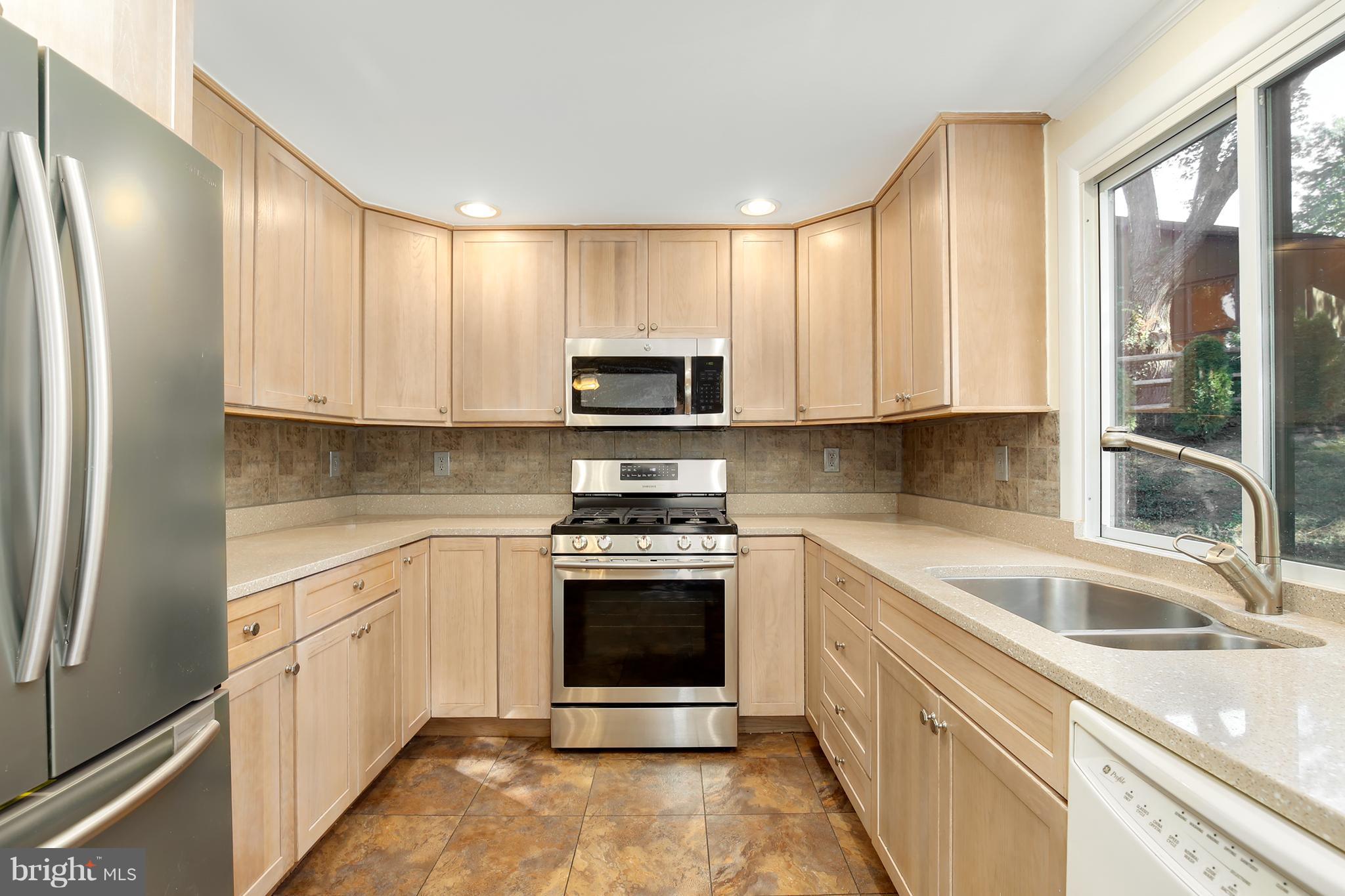 10921 Howland Drive Reston, VA 20191 - Photo 10 of 30 Kitchen