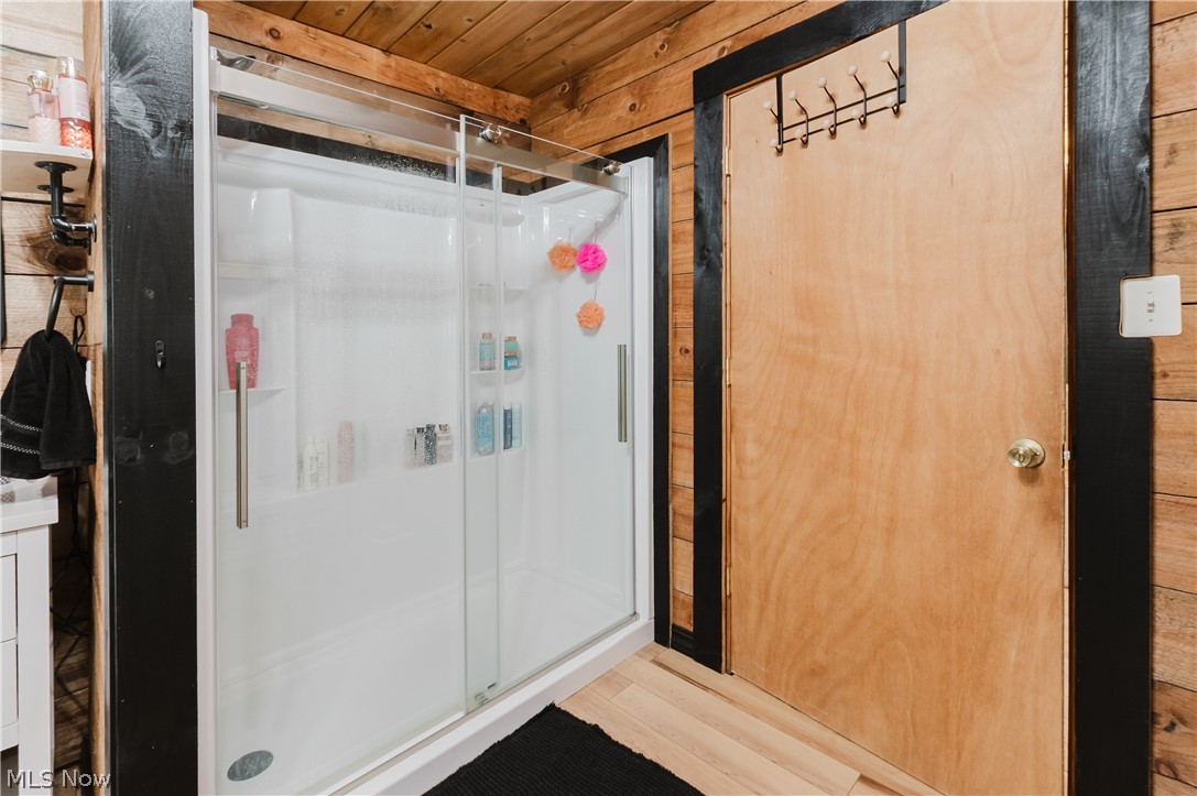 47480 Unionvale Road Cadiz, OH 43907 - Photo 24 of 37 View of full bath standing shower area