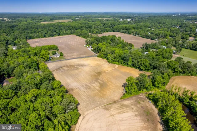 a view of a tennis court
