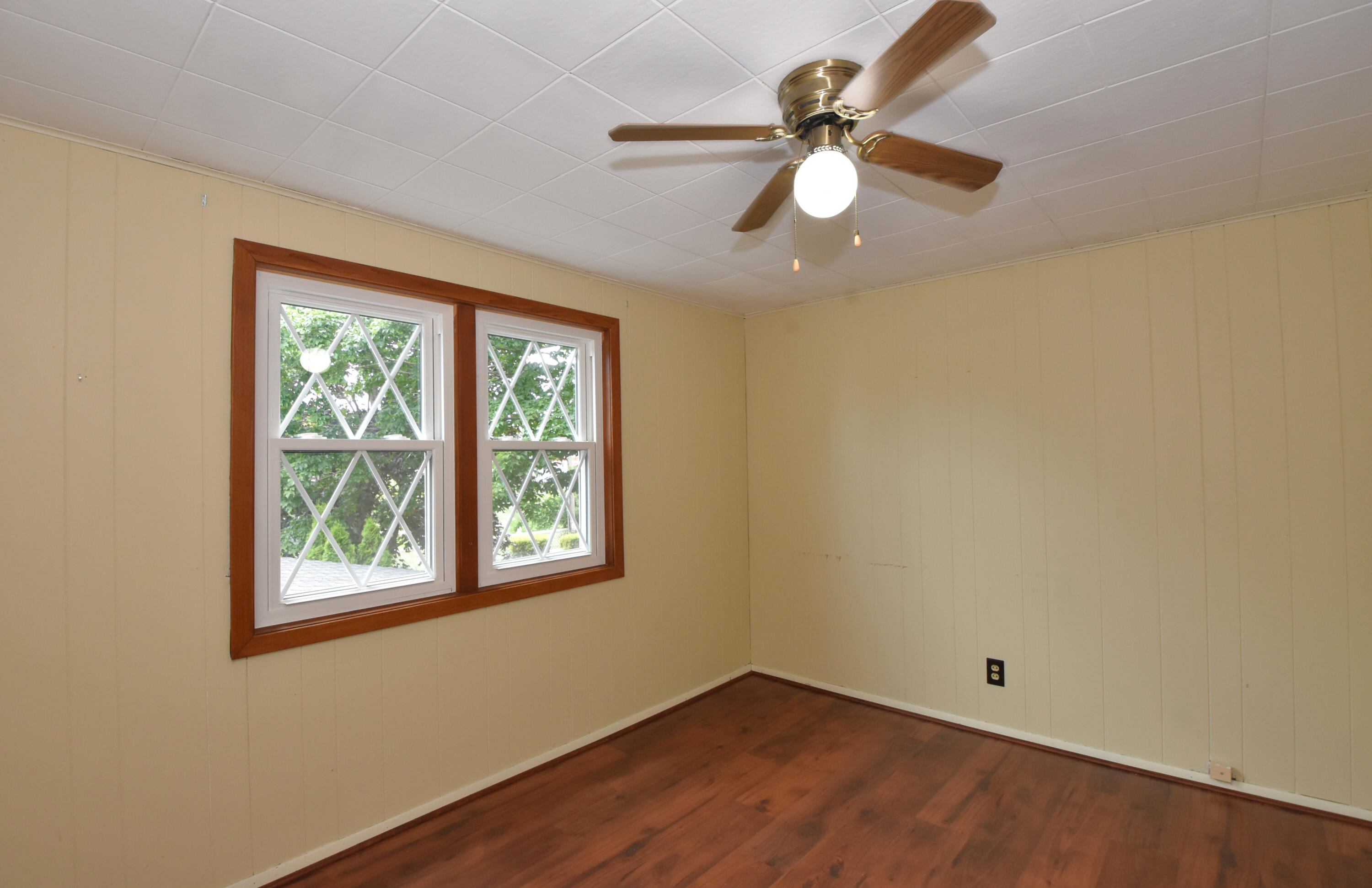 2205 Dwight Street Racine, WI 53403 - Photo 27 of 46 Bedroom 3