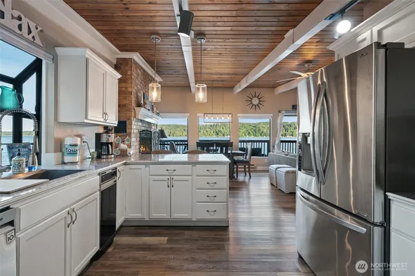 $849,999 | 9661 Northeast North Shore Road, Belfair, WA 98528