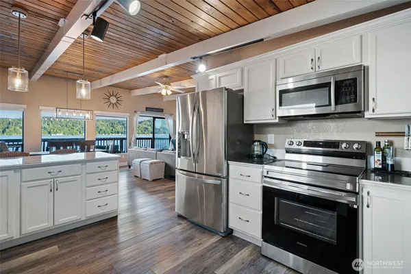 $849,999 | 9661 Northeast North Shore Road, Belfair, WA 98528