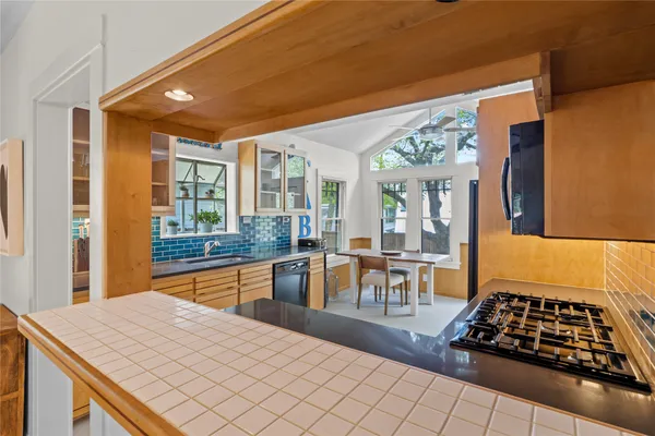 $1,050,000 | 502 East Mary Street, Austin, TX 78704