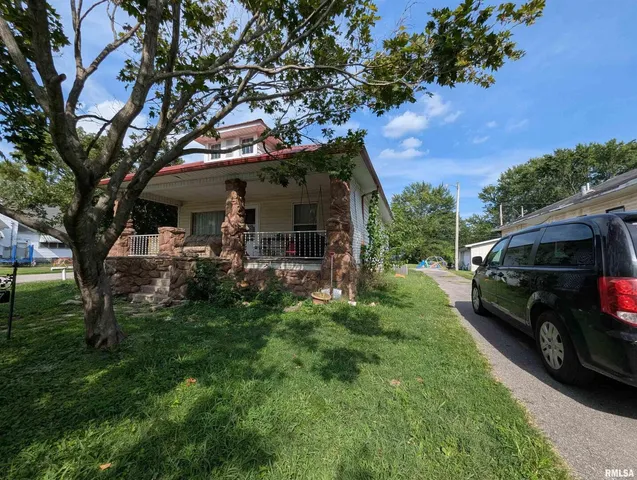 a view of a car in front of house
