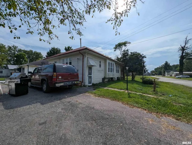 a view of a house with a back yard