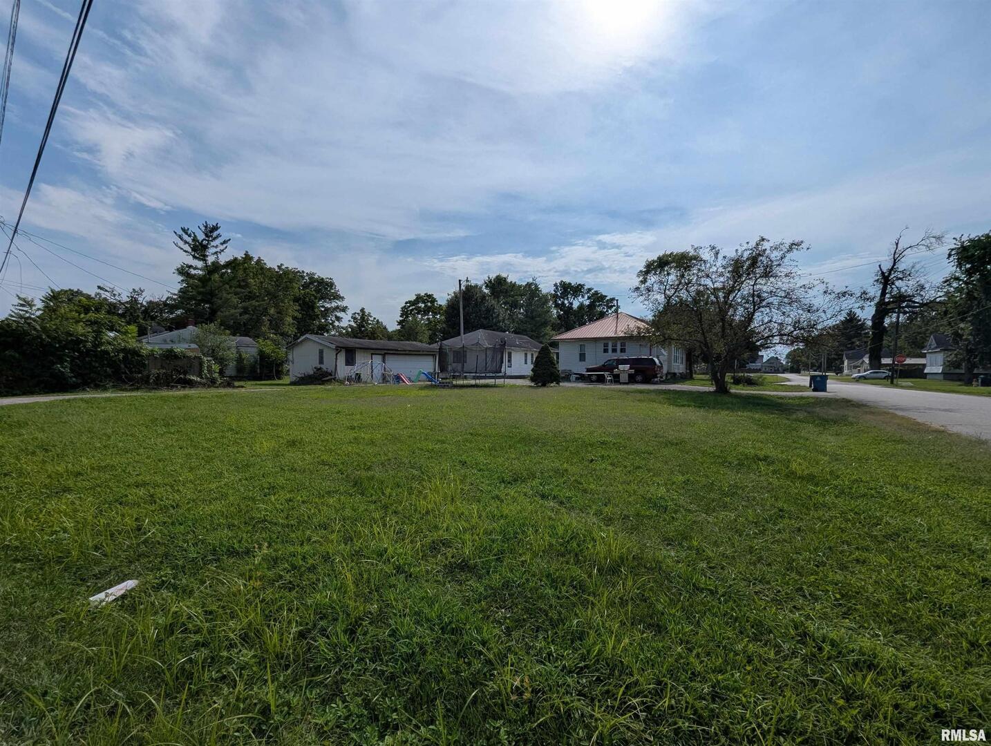 657 North Hickory Street Centralia, IL 62801 - Photo 10 of 12 a view of a golf course with a garden