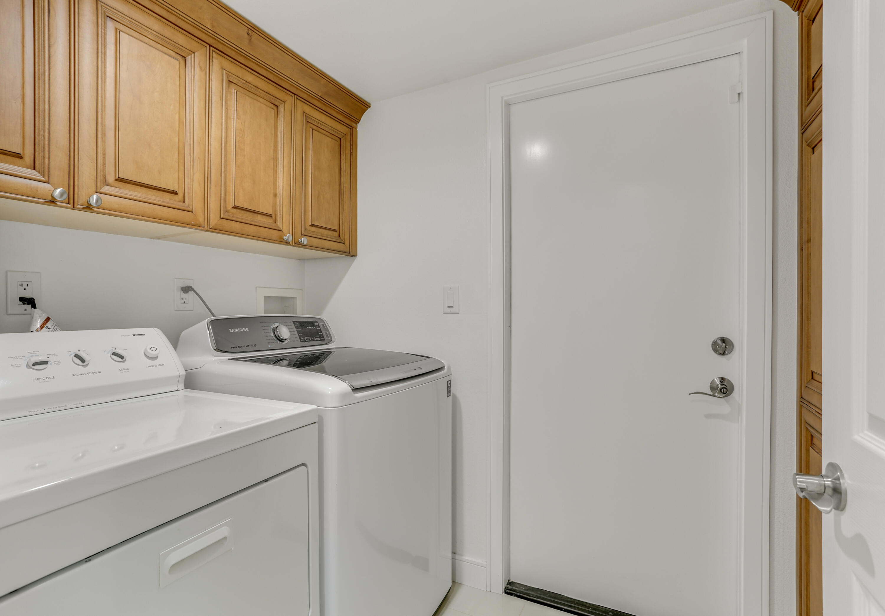71480 Halgar Road Rancho Mirage, CA 92270 - Photo 19 of 52 a utility room with dryer and washer