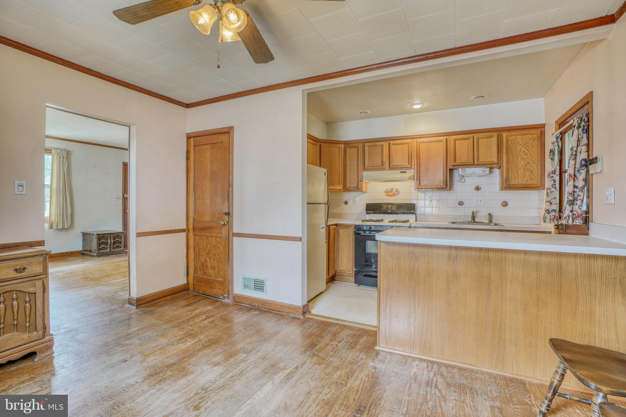 4135 Cliffvale Road Baltimore, MD 21236 - Photo 14 of 37 Enough room entertaining
