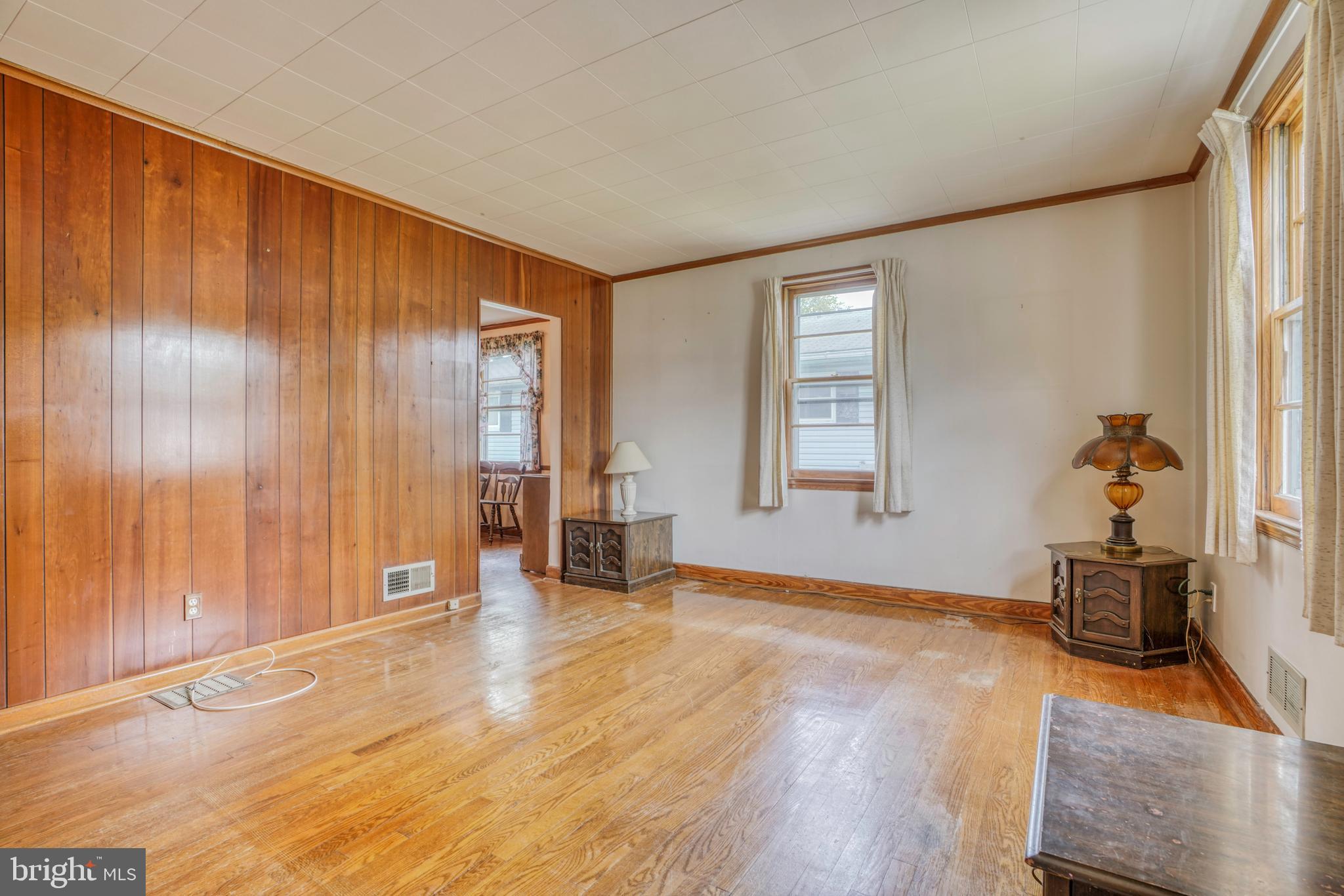 4135 Cliffvale Road Baltimore, MD 21236 - Photo 9 of 37 Cozy living room with original hardwood floors
