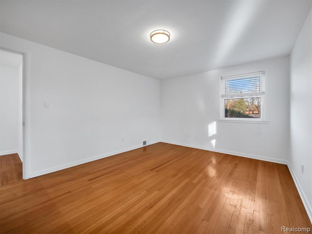 18551 Riverside Drive Beverly Hills, MI 48025 - Photo 36 of 58