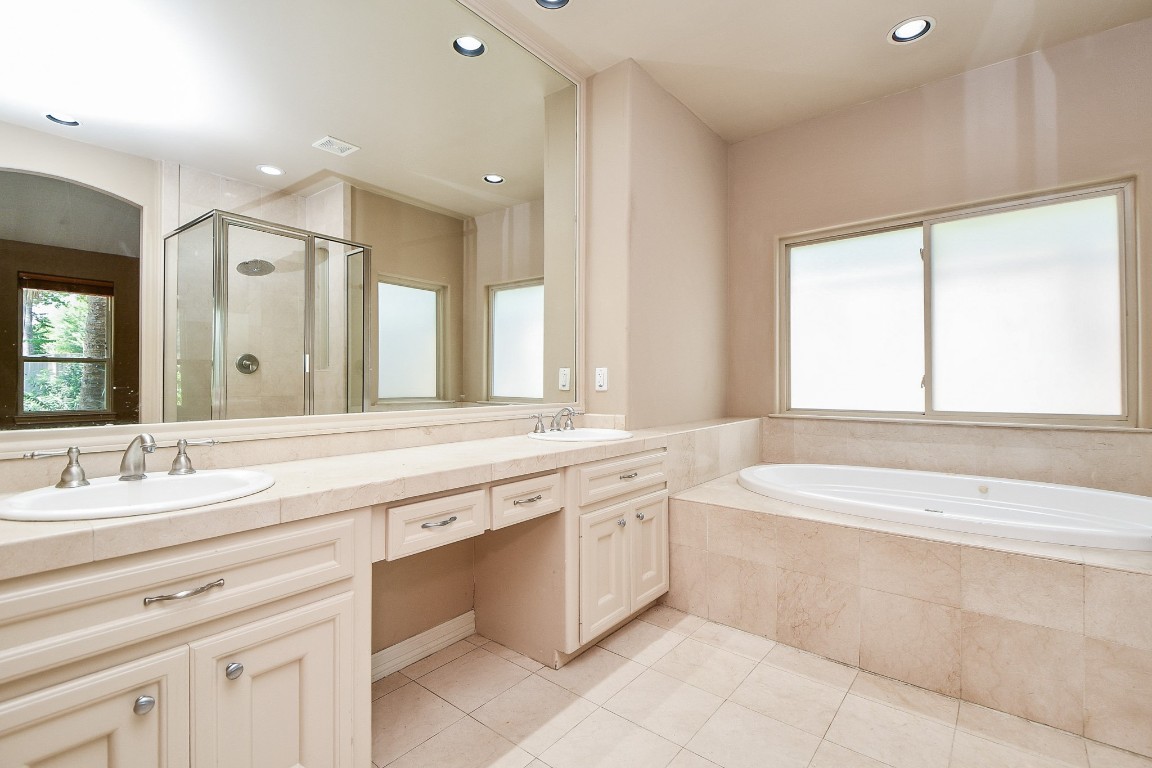 1240 Bingle Road Spring Valley Village, TX 77055 - Photo 23 of 49 A closer view of the double sinks and the garden tub.