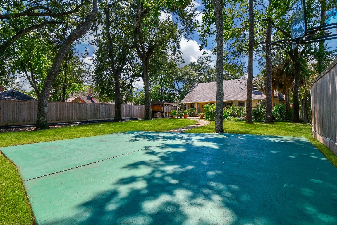 1240 Bingle Road Spring Valley Village, TX 77055 - Photo 46 of 49 a view of a volley ball court