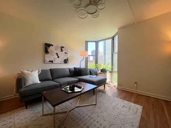 $2,500 | 1340 North Dearborn Street, Unit 7B, Chicago, IL 60610