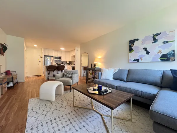 $2,500 | 1340 North Dearborn Street, Unit 7B, Chicago, IL 60610