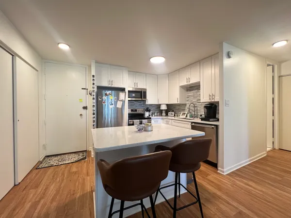 $2,500 | 1340 North Dearborn Street, Unit 7B, Chicago, IL 60610