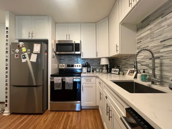 $2,500 | 1340 North Dearborn Street, Unit 7B, Chicago, IL 60610