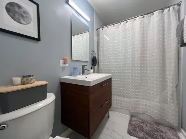 $2,500 | 1340 North Dearborn Street, Unit 7B, Chicago, IL 60610