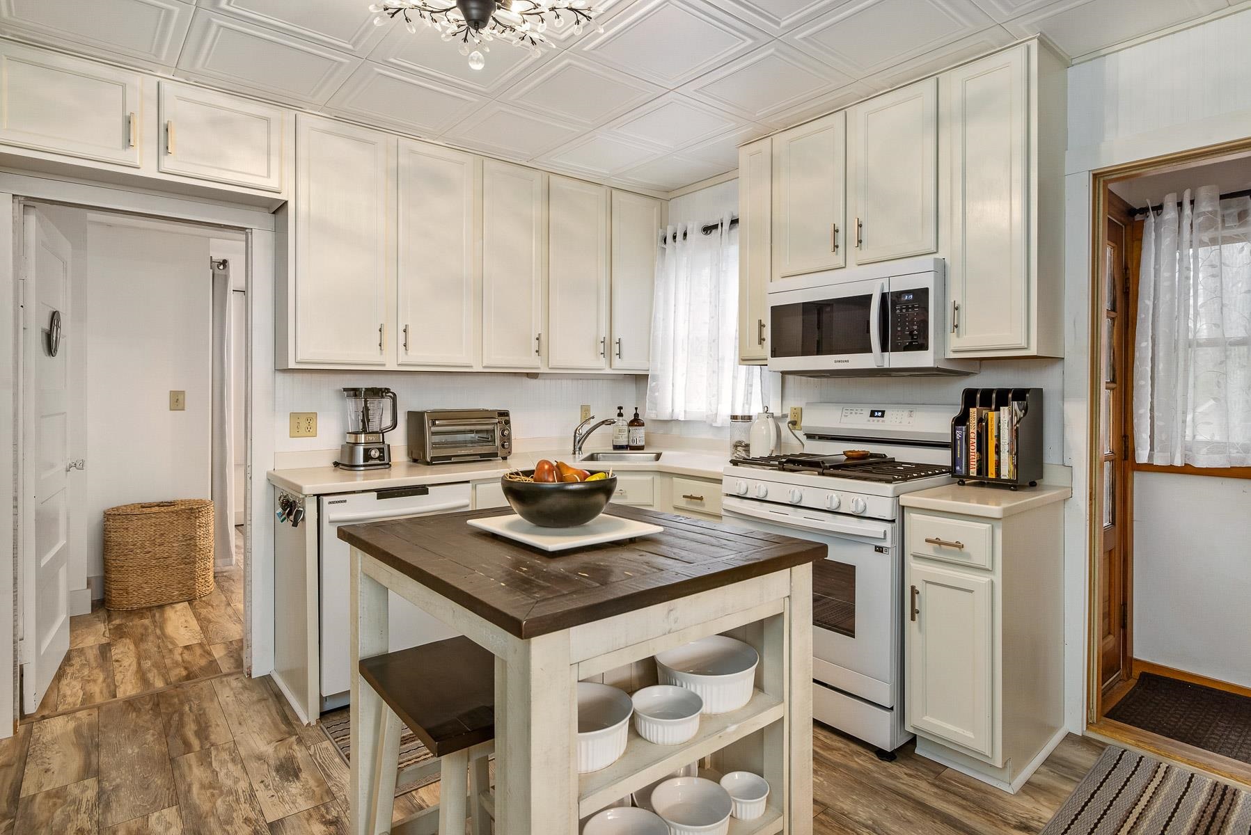 561 Bay Road Durham, NH 03824 - Photo 6 of 40 Gallery Image 6