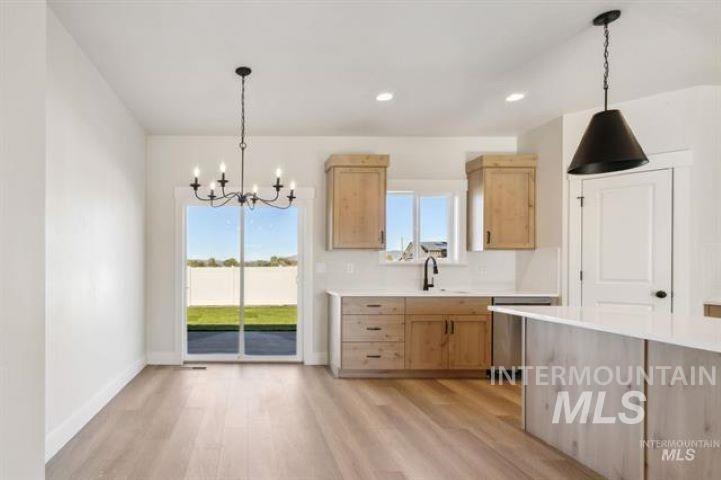 937 Sierra Street Vale, OR 97918 - Photo 11 of 22 Laminate flooring - Photo similar