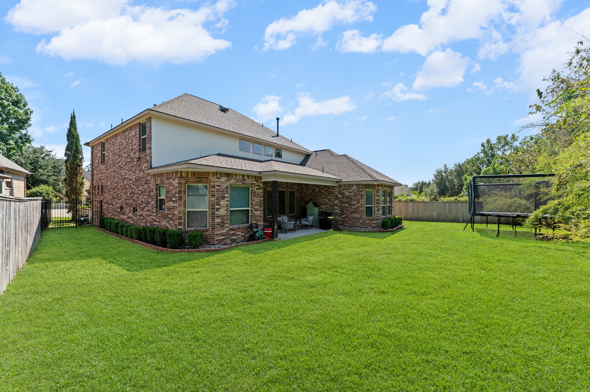 39 Tioga Place Tomball, TX 77375 - Photo 44 of 49 a front view of house with yard and green space