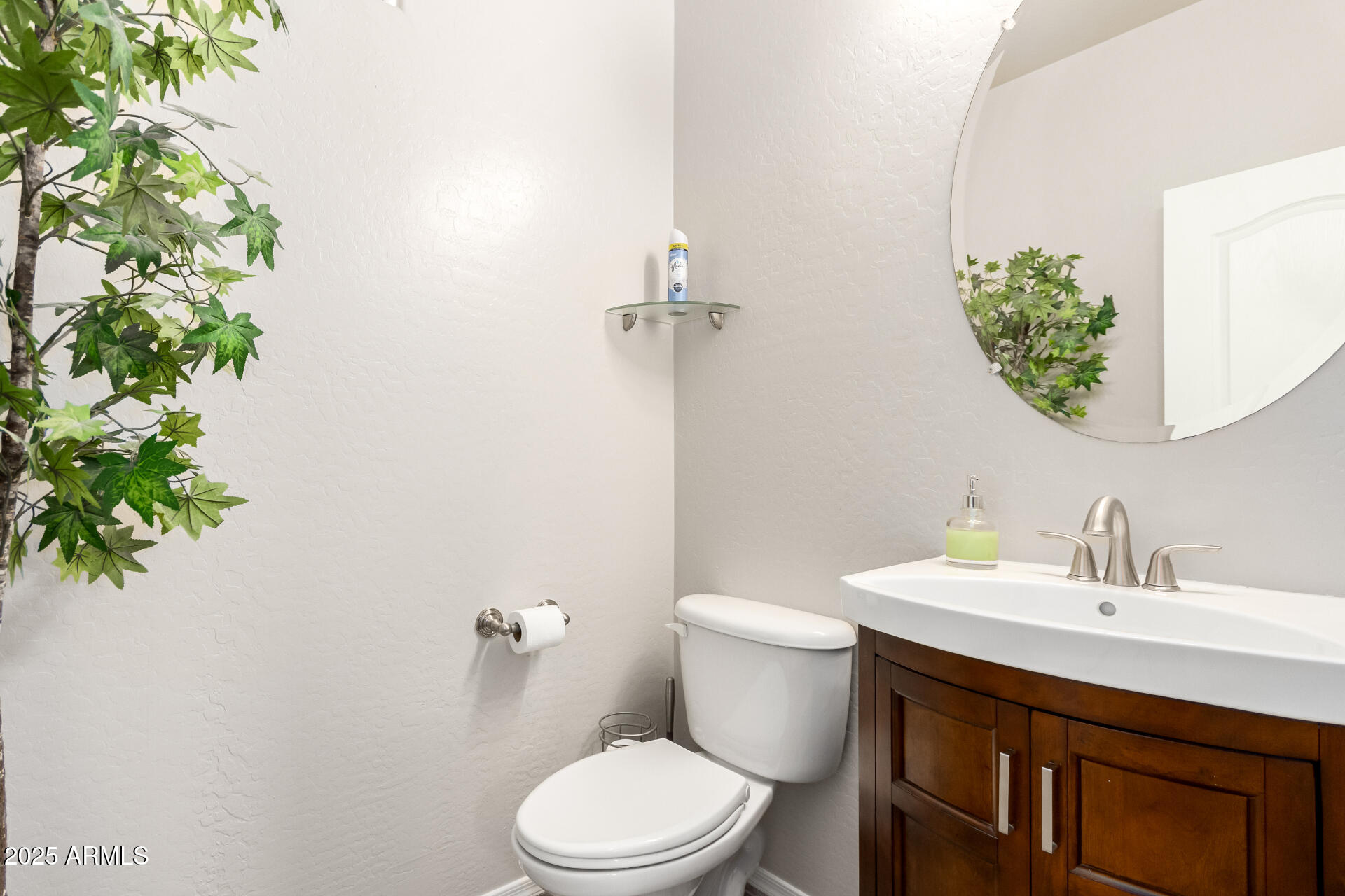 2645 West Florentine Road Phoenix, AZ 85086 - Photo 8 of 41 Downstairs Half Bath