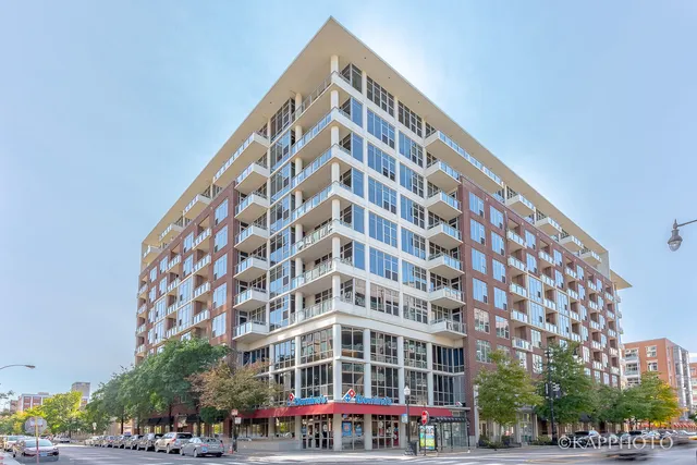 $369,900 | 901 West Madison Street, Unit 921, Chicago, IL 60607
