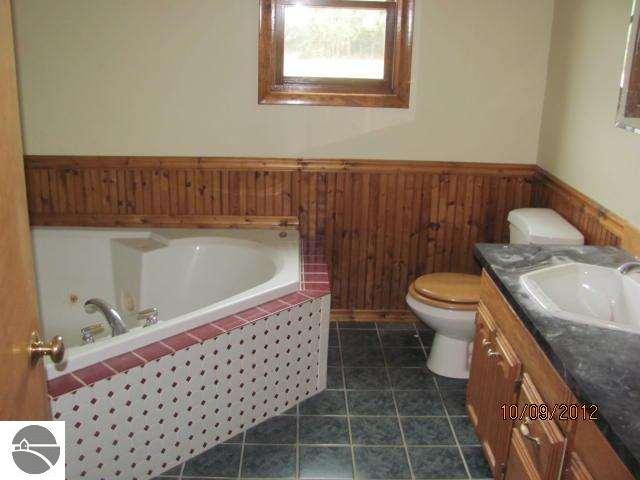 11465 Diamond Park Road Interlochen, MI 49643 - Photo 15 of 25 1740432-14.JPG