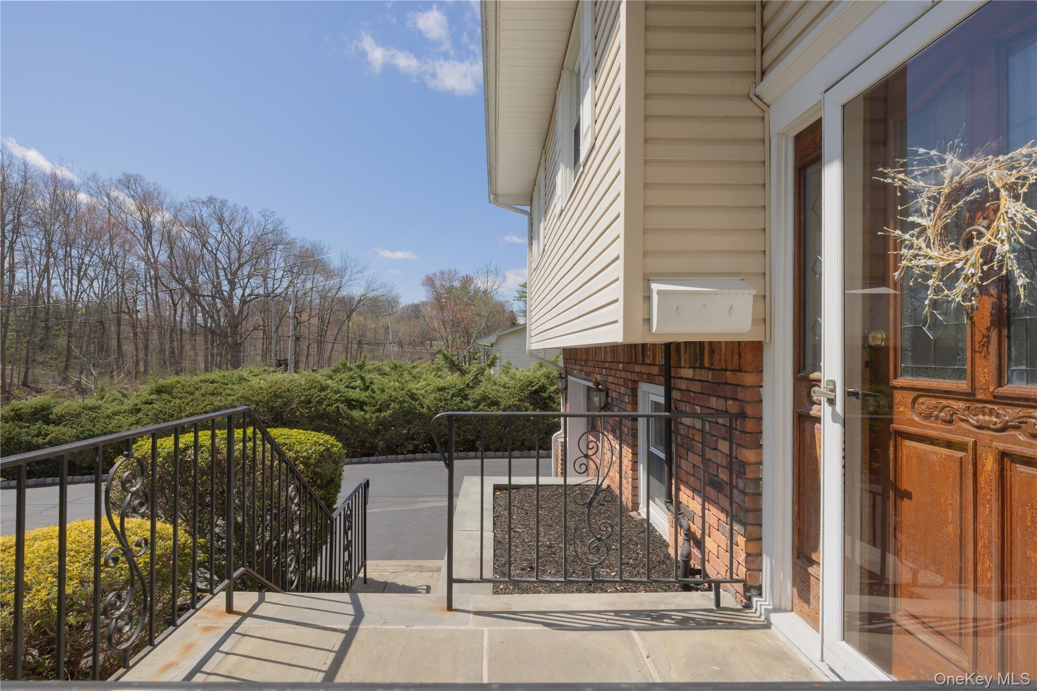 196 East Townline Road West Nyack, NY 10994 - Photo 5 of 35