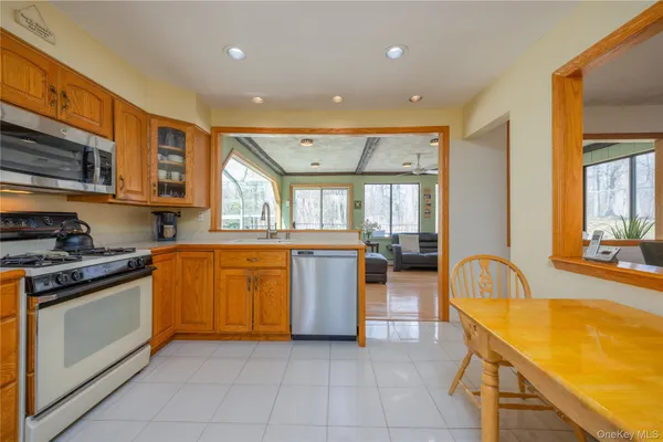 $799,000 | 196 East Townline Road, West Nyack, NY 10994