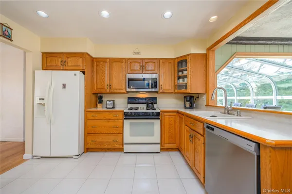 $799,000 | 196 East Townline Road, West Nyack, NY 10994