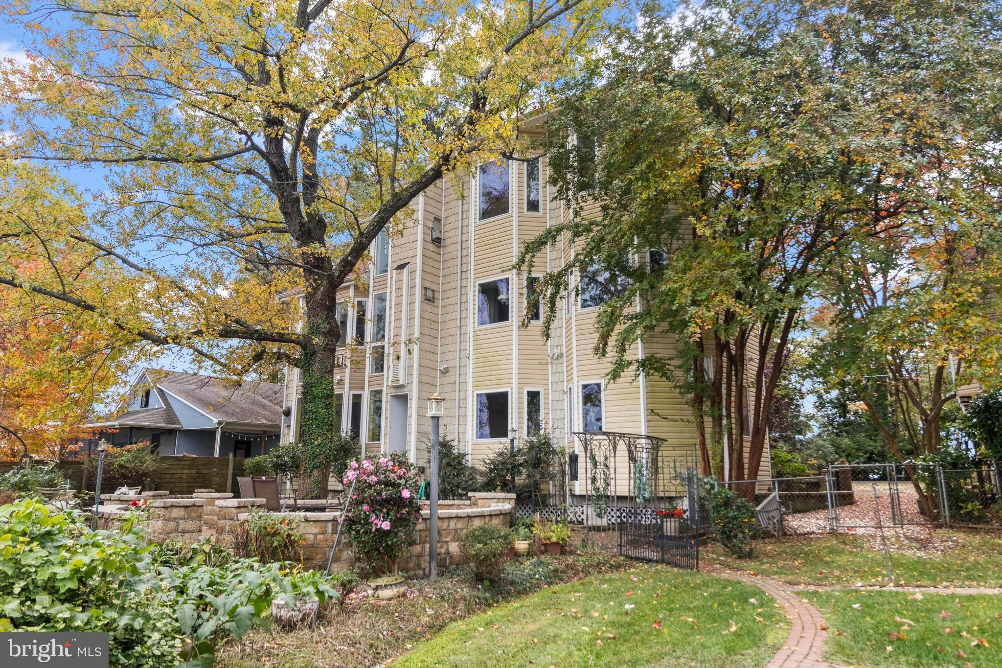 12330 Potomac View Road Newburg, MD 20664 - Photo 74 of 85 a front view of a house with sitting area