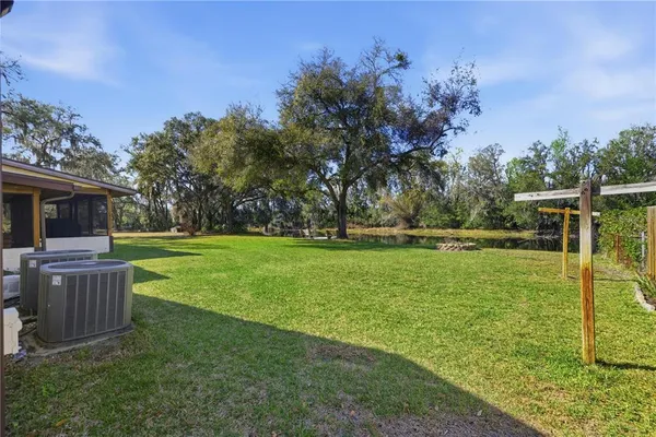 a view of a house with backyard