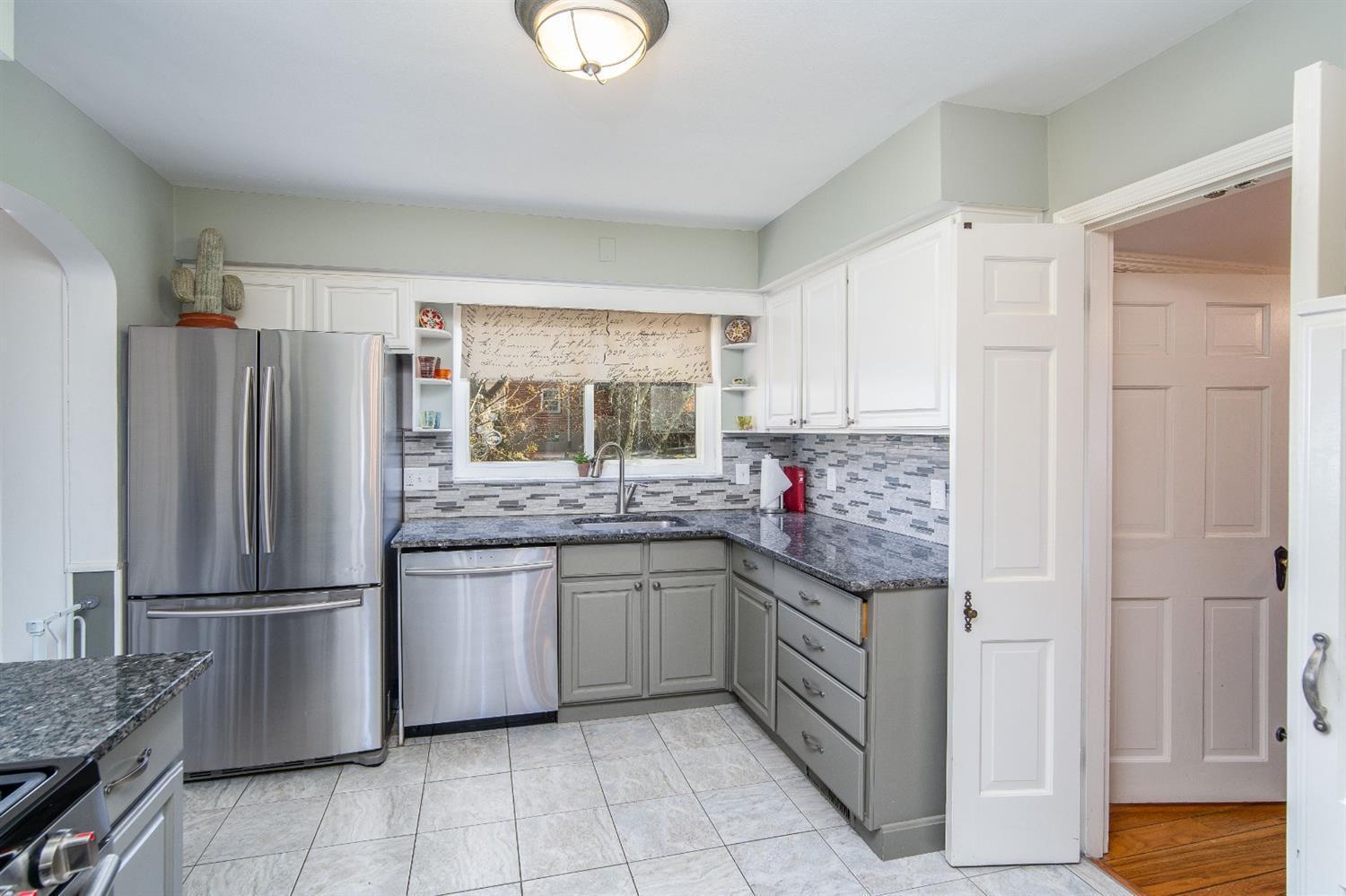 6512 Ridge Circle Cincinnati, OH 45213 - Photo 11 of 38 Gallery Image 11