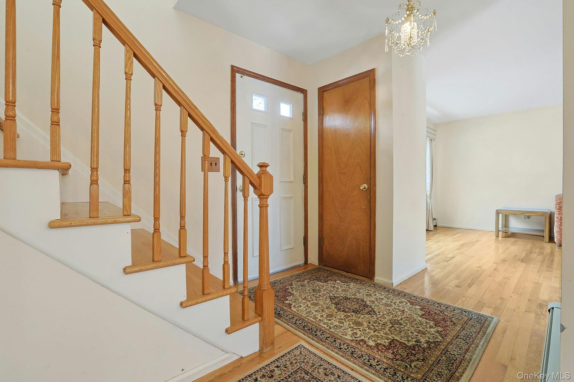 186 Rutledge Avenue Hawthorne, NY 10532 - Photo 3 of 38 Entry w/Coat Closet
