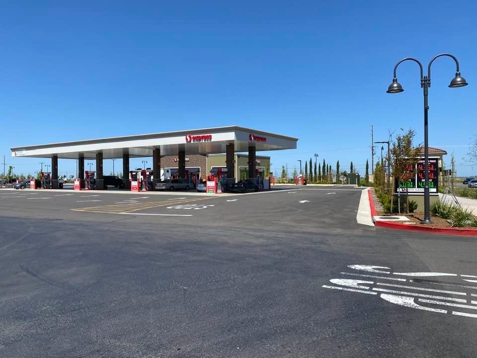 48 West Grant Line Road Tracy, CA 95391 - Photo 18 of 23 SAFEWAY GAS STATION IN SAFEWAY SHOPPING CENTER 2 MILES FROM 33 ACRE SITE
