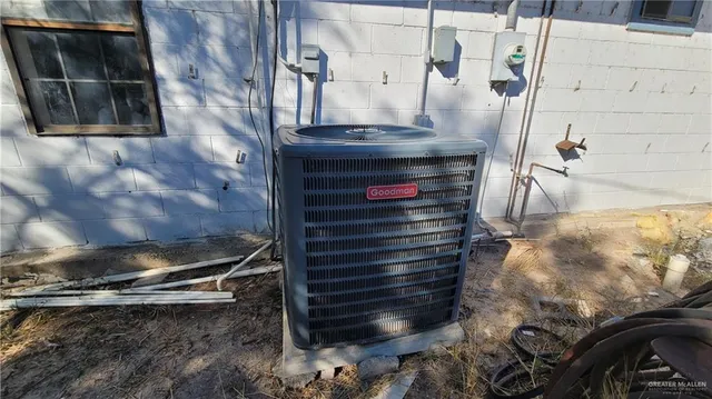 $279,000 | 2421 West Mile 13 1/2 North, Weslaco, TX 78599