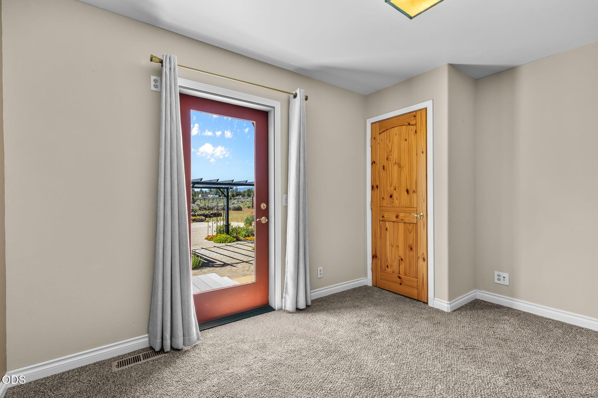66967 Lance Road Bend, OR 97703 - Photo 20 of 58